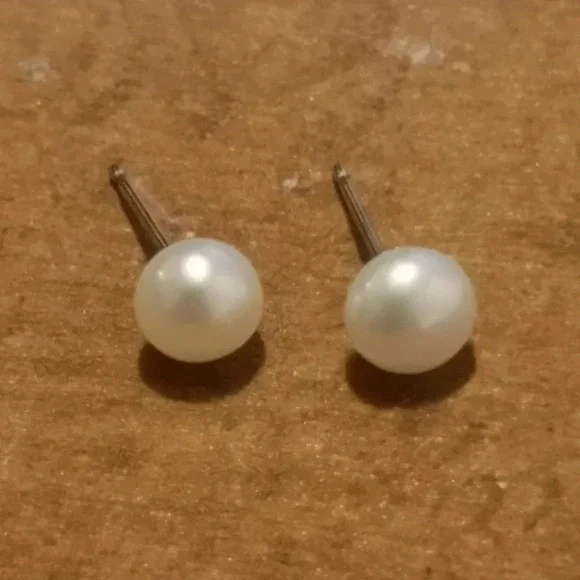 14k natural pearl studs - Picture 3 of 3
